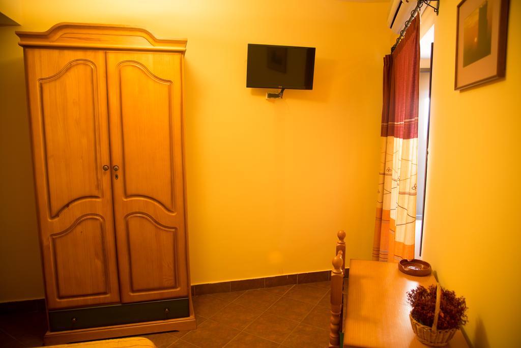 Hostal Hueso Trujillo Luaran gambar