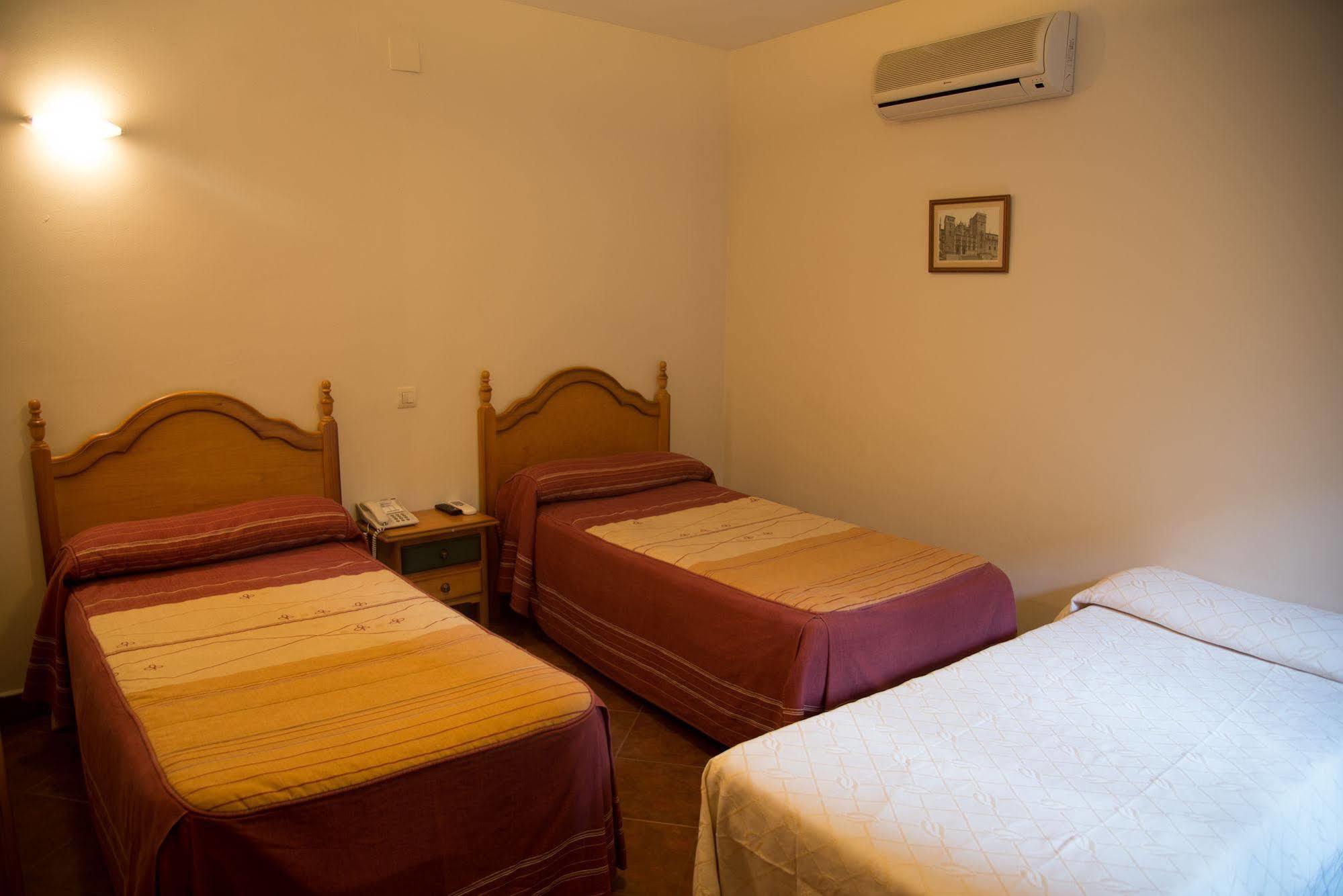Hostal Hueso Trujillo Luaran gambar
