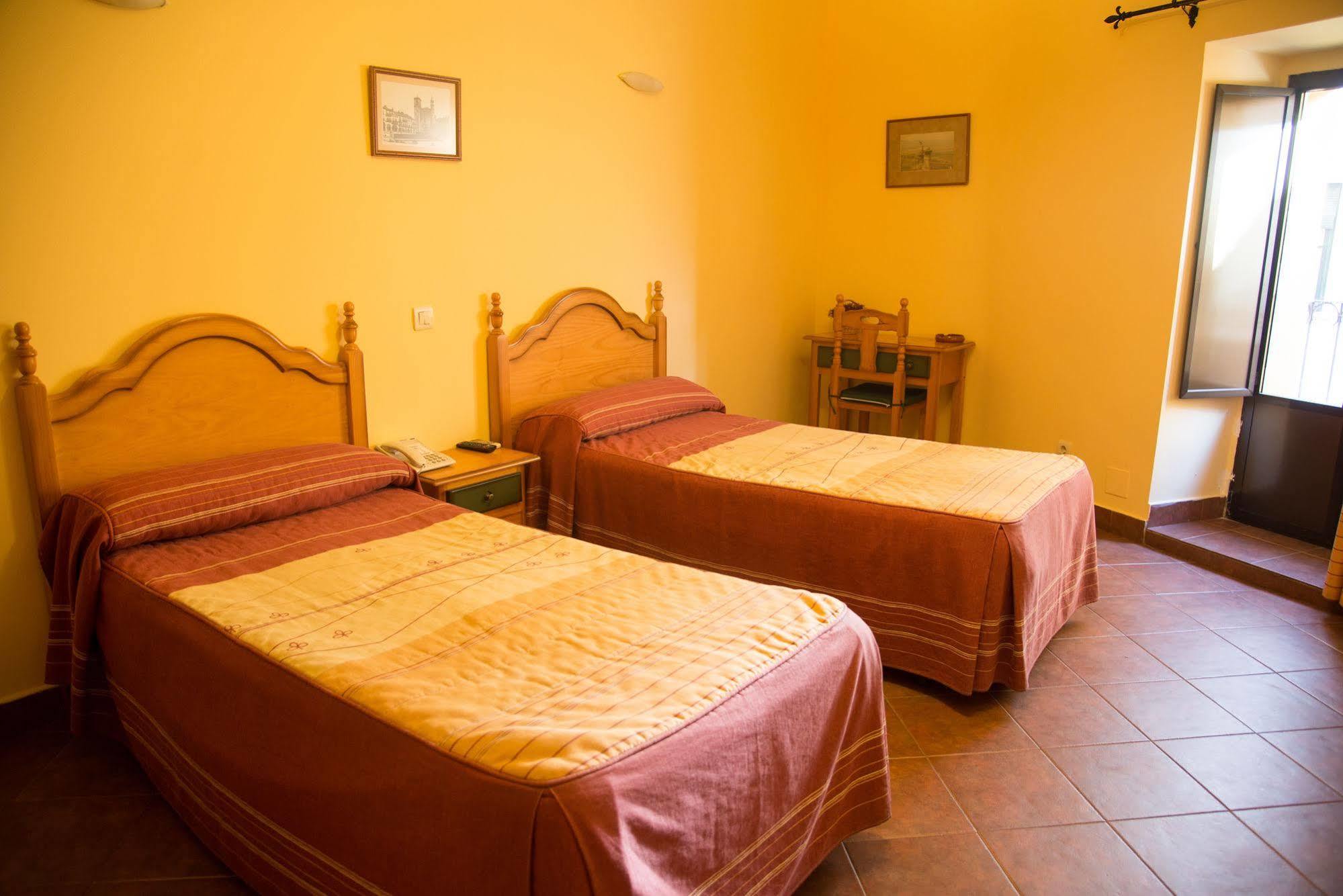 Hostal Hueso Trujillo Luaran gambar