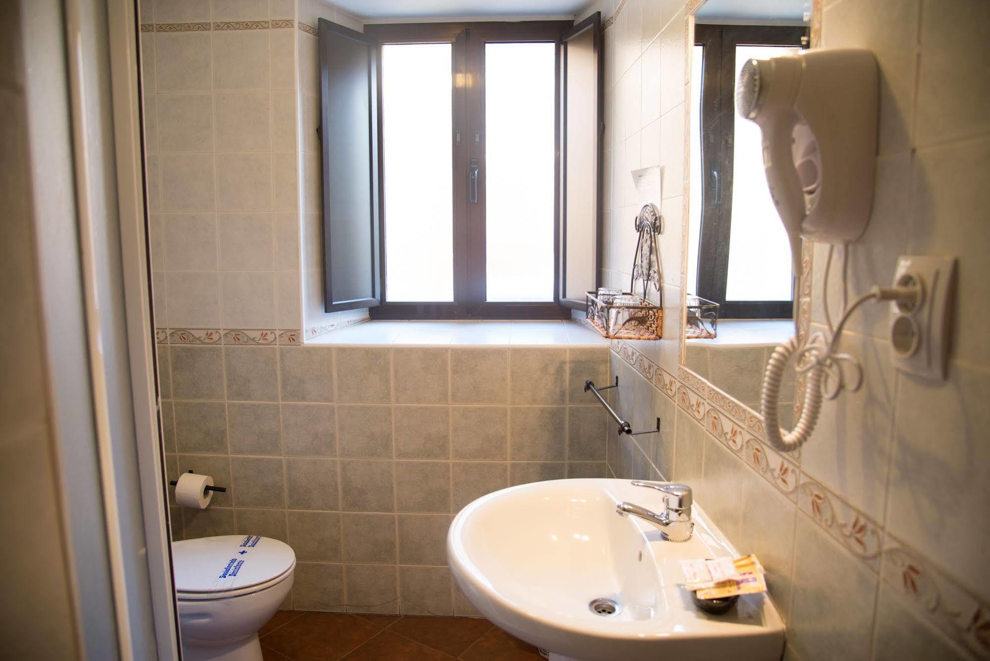 Hostal Hueso Trujillo Luaran gambar